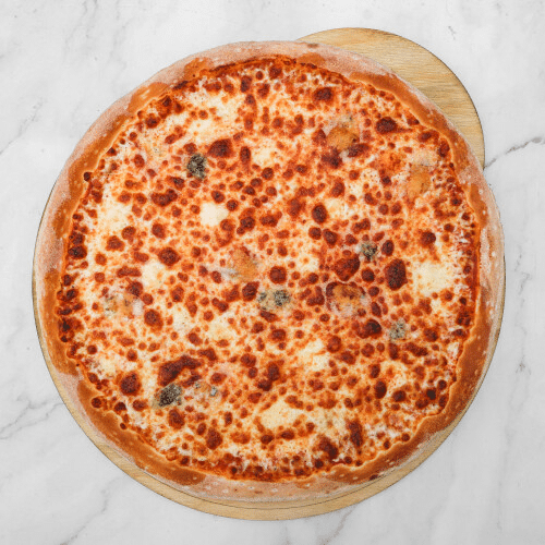 Pizza four cheeses