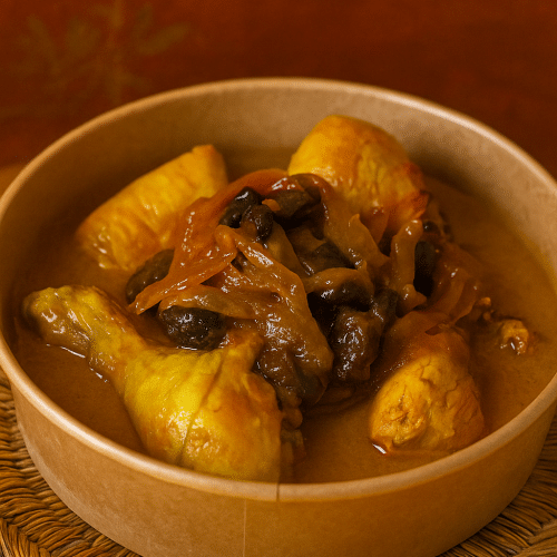 Tajine de poulet aux oignons et raisins secs