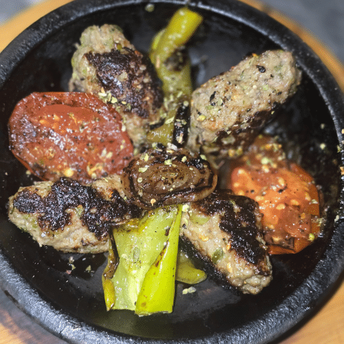 Qofte fshati me perime, pilaf ose lëng