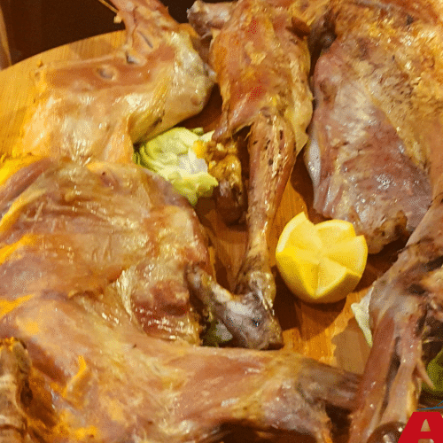 Mishkeci, qingji, vici me garniturë