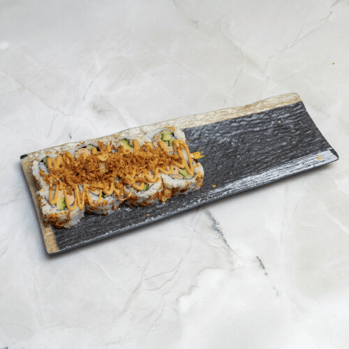 Thon cuit, concombre, sauce cocktail, oignon frit