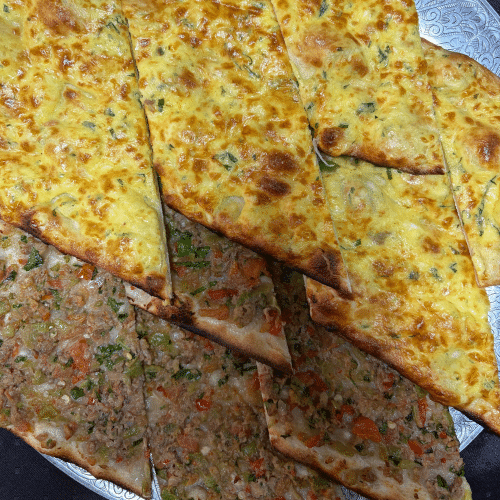 Pide met gehakt / kaas