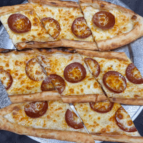 Pide met kaas / sucuk