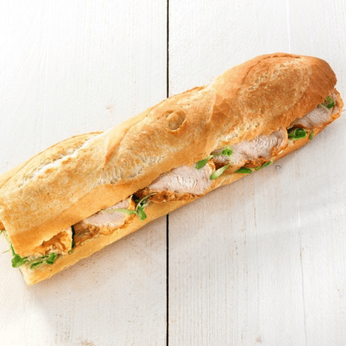 Groot broodje gegrilde kip filet