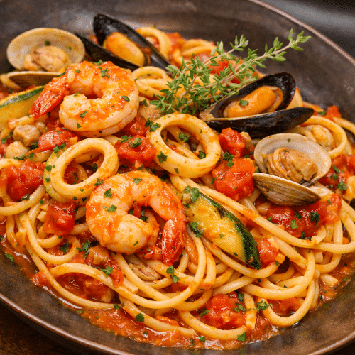 Linguine de fruits de mer, ail et tomate