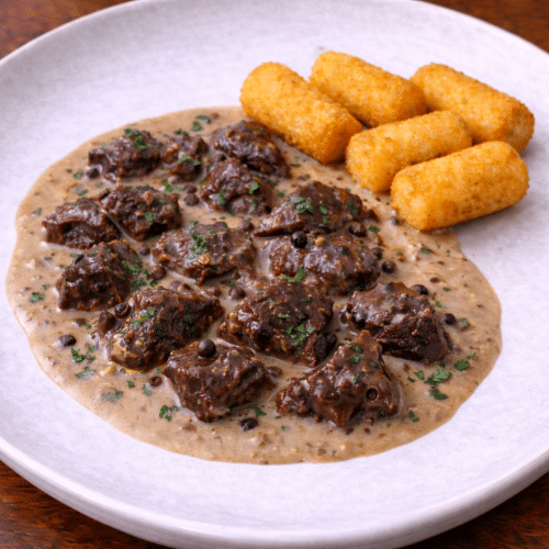 Mijoté de biche sauce grand veneur croquettes