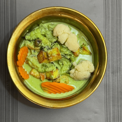 Green curry (vegetarian) (rice/naan)