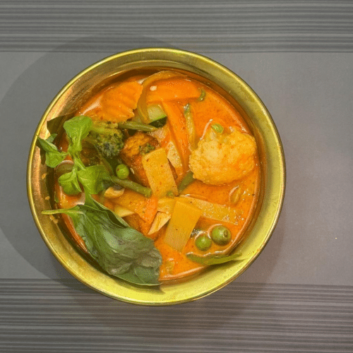 Red curry (vegetarian) (rice/naan)