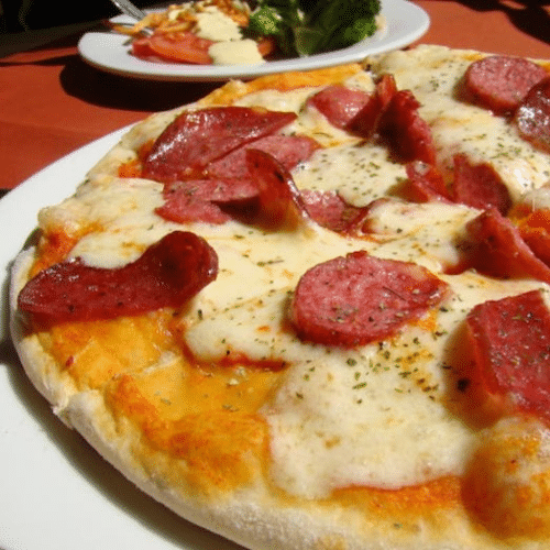 Pizza salami greece large