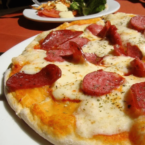 Pizza salami medium