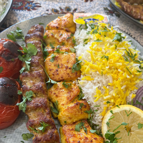 gegrilde kip en vlees met rijst