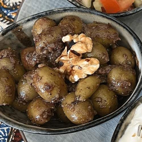 Olijven gemarineerdin granaatappel