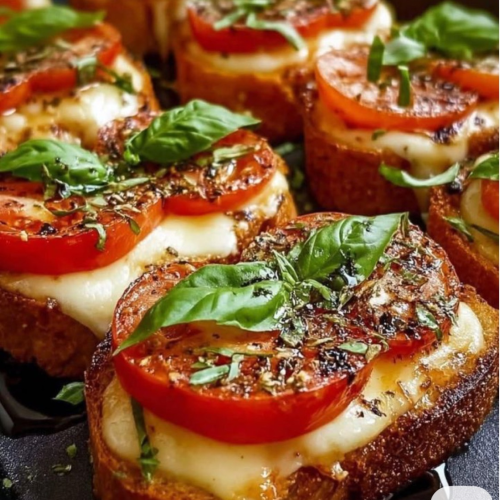 Lookbrood met mozzarella en tomaten