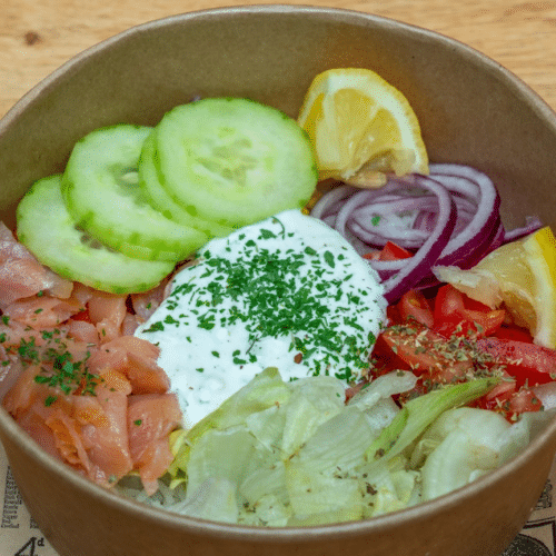Greek poké bowl saumon