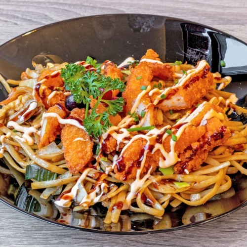 Nouilles sautées au poulet pané