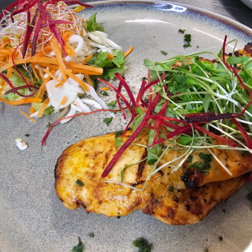 Gegrilde kipfilet hawaienne (met vers slaatje)