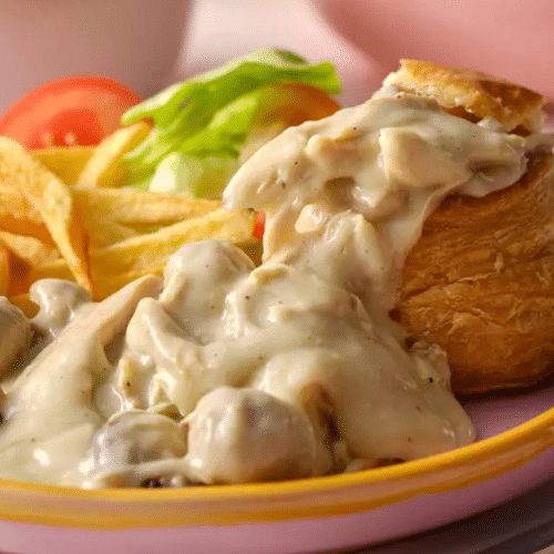 Huisgemaakte vol-au-vent (met vers slaatje en frietjes)