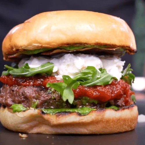 Italian classic burger met frietjes