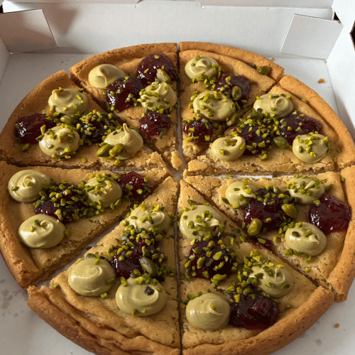Pizza framboise et pistache à la pièce