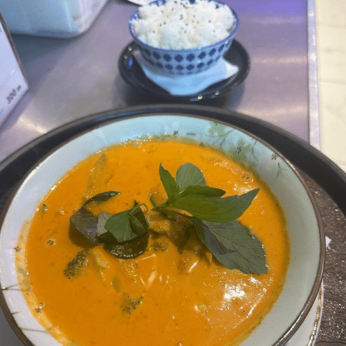 Red curry met scampi