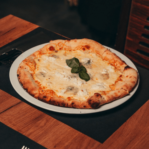 Pizza blanche quatre fromages