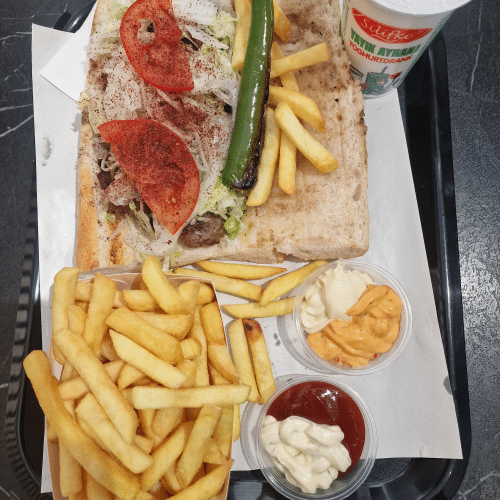 Menu broodje met köfte