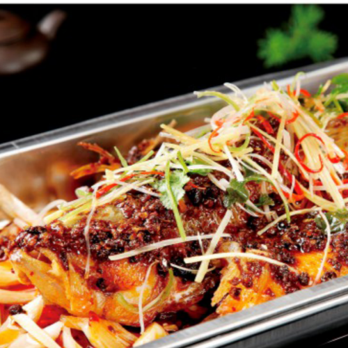 Gebarbecuede zeebaars met chili en Chinese kruiden