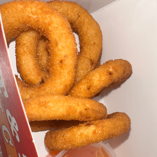 Onion rings inclusief dipsaus