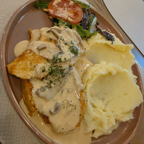 Schotel kipfilet met champignonssaus