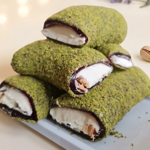 Tbramen, pistachenoten, amandelcrème.met deligh  toz bogurtllen