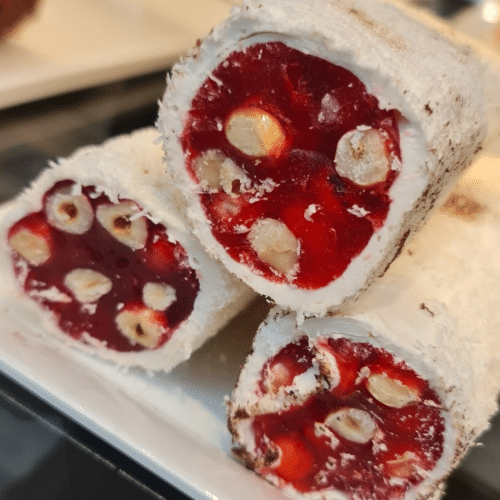 met kokos-, granaatappel- en hazelnootvulling