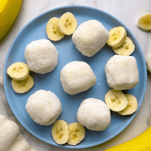Custard banana mochi