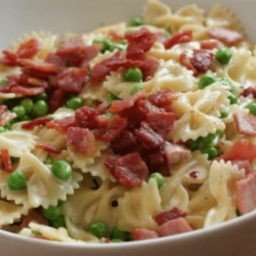 Farfalle met erwtjes en spek