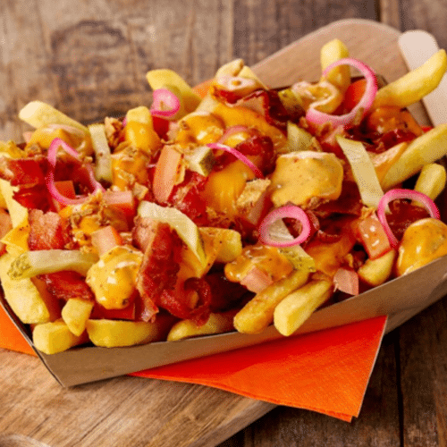 Frietje curryworst kaassaus