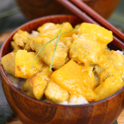 Kip in currysaus met ananas