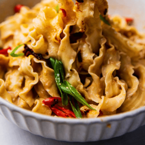 Knife noodles crispy chili met tofu