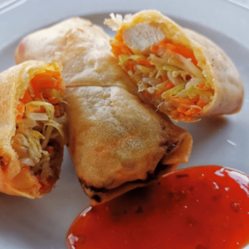 Loempia met kip en zoetzure saus