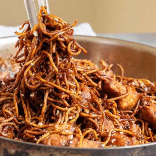 Noedels met kip en ui