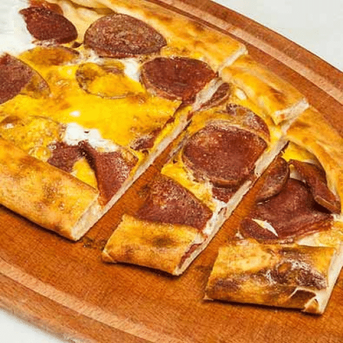 Sucuklu yumurtalı pide