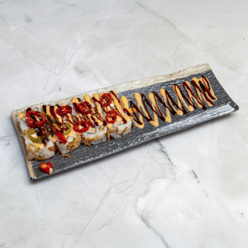 Thon cuit, cheese, oignons frits, spicy unagi, jalapenos
