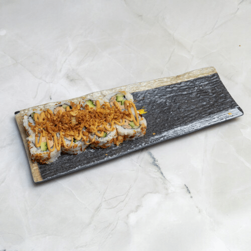 Thon cuit, concombre, sauce cocktail, oignon frit