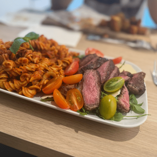Tagliata con rucola e parmigiano