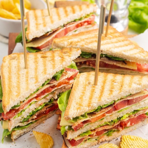 Club sandwich met kip
