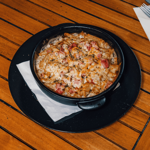 Macaroni hesp en kaassaus