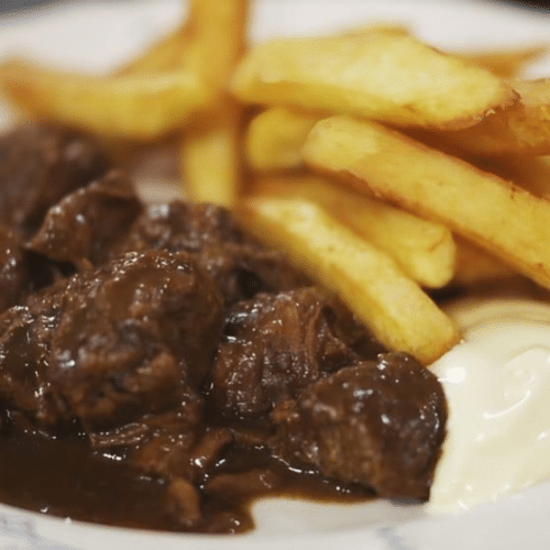 Friet stoofvlees (halal)