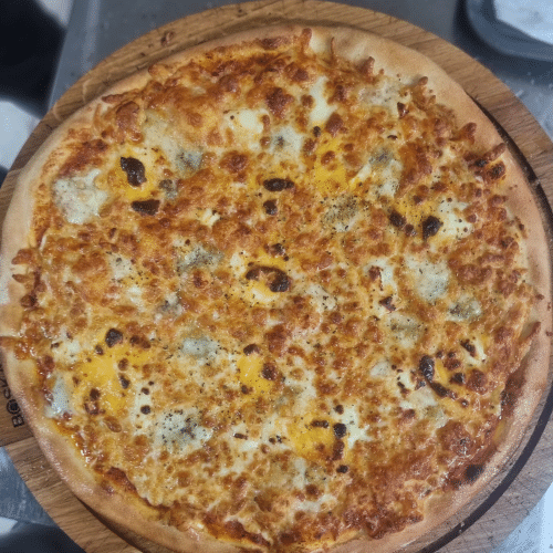Pizza quattro formaggi