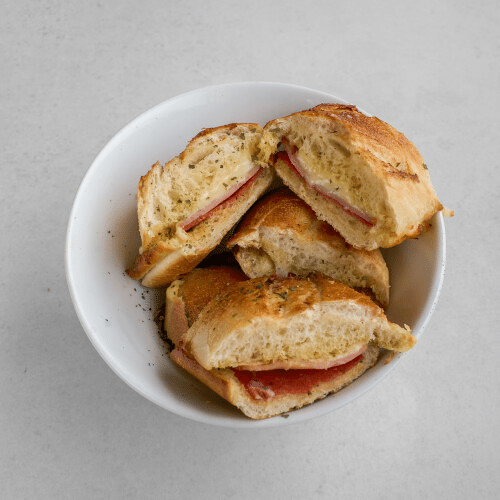 Lookbrood ham, salami en kaas