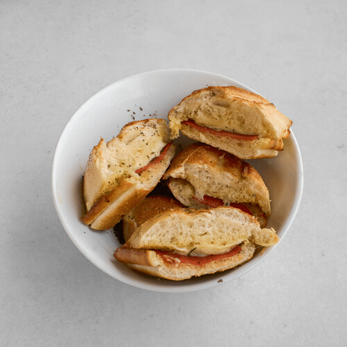 Lookbrood salami en kaas