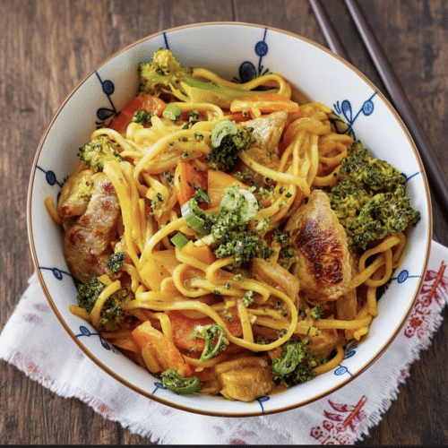 Pad Kaeng (Nouilles sautés au curry thaï)