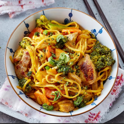 Pad Kaeng (Nouilles sautés au curry thaï)